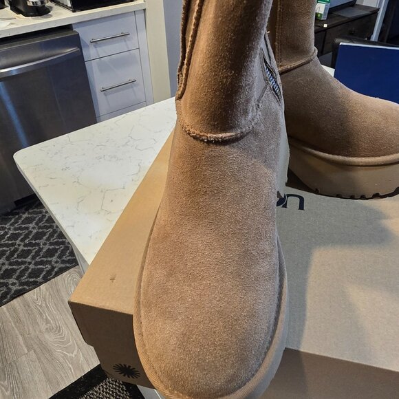 UGG Boots Women's Classic Twin Seam Size 9 New Heights Chestnut Suede Platform - Picture 3 of 14